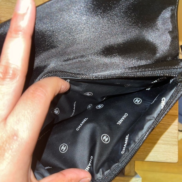 CHANEL Parfums Black Satin Makeup Clutch - Picture 4 of 4